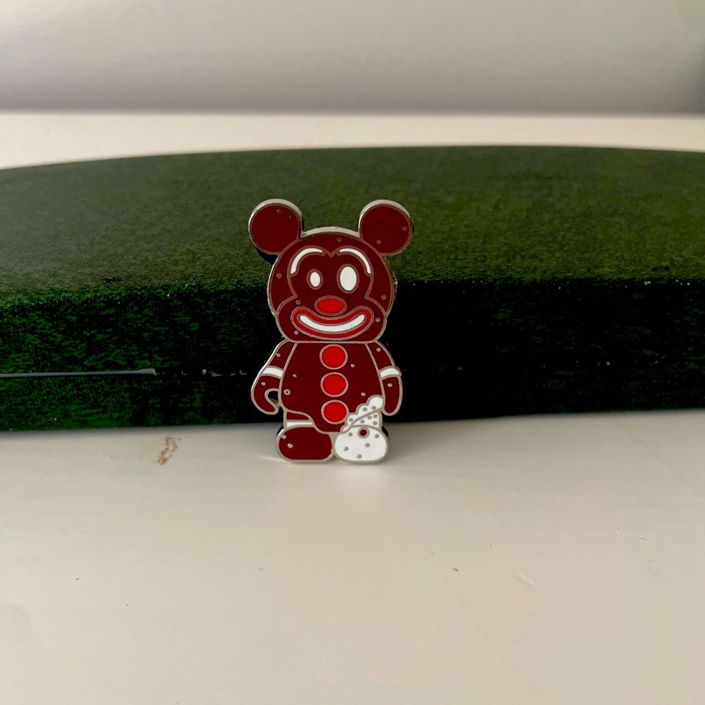 Disney Pin. Frosted Gingerbread Man Vinylmation. Limited Release. Very Nice.